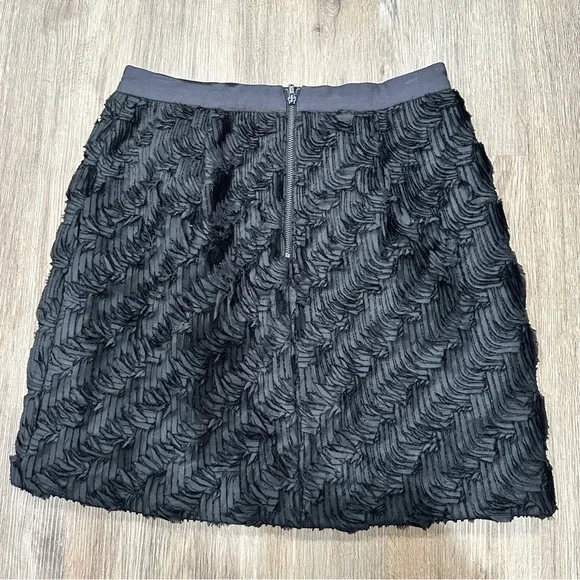 {preloved} Club Monaco Black Textured Mini Skirt - Picture 2 of 4
